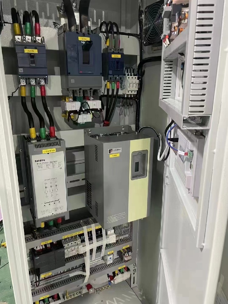 对于间歇性工作的负载，若何选择相宜的电力调整器以提高其使用寿命？